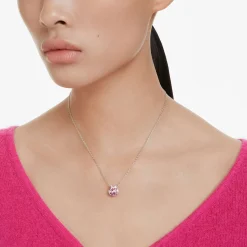 Bella V pendant