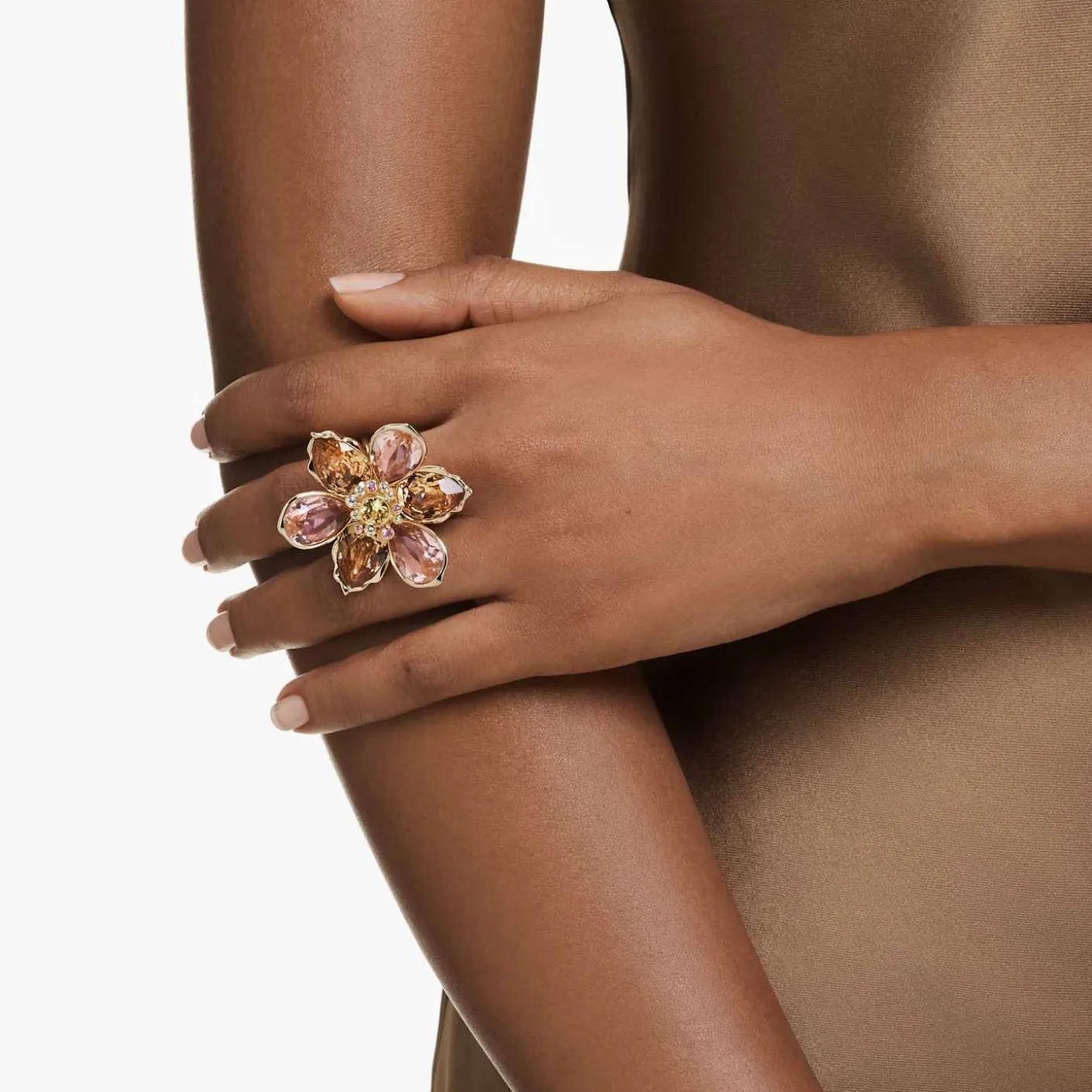 Idyllia motif ring