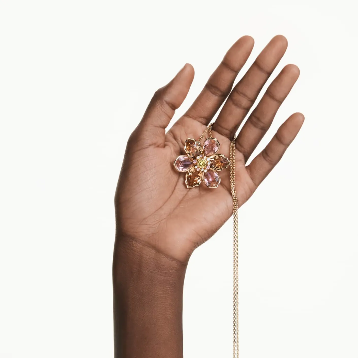 Idyllia pendant and brooch