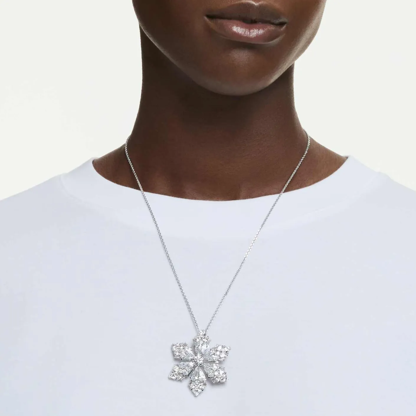 Idyllia pendant and brooch