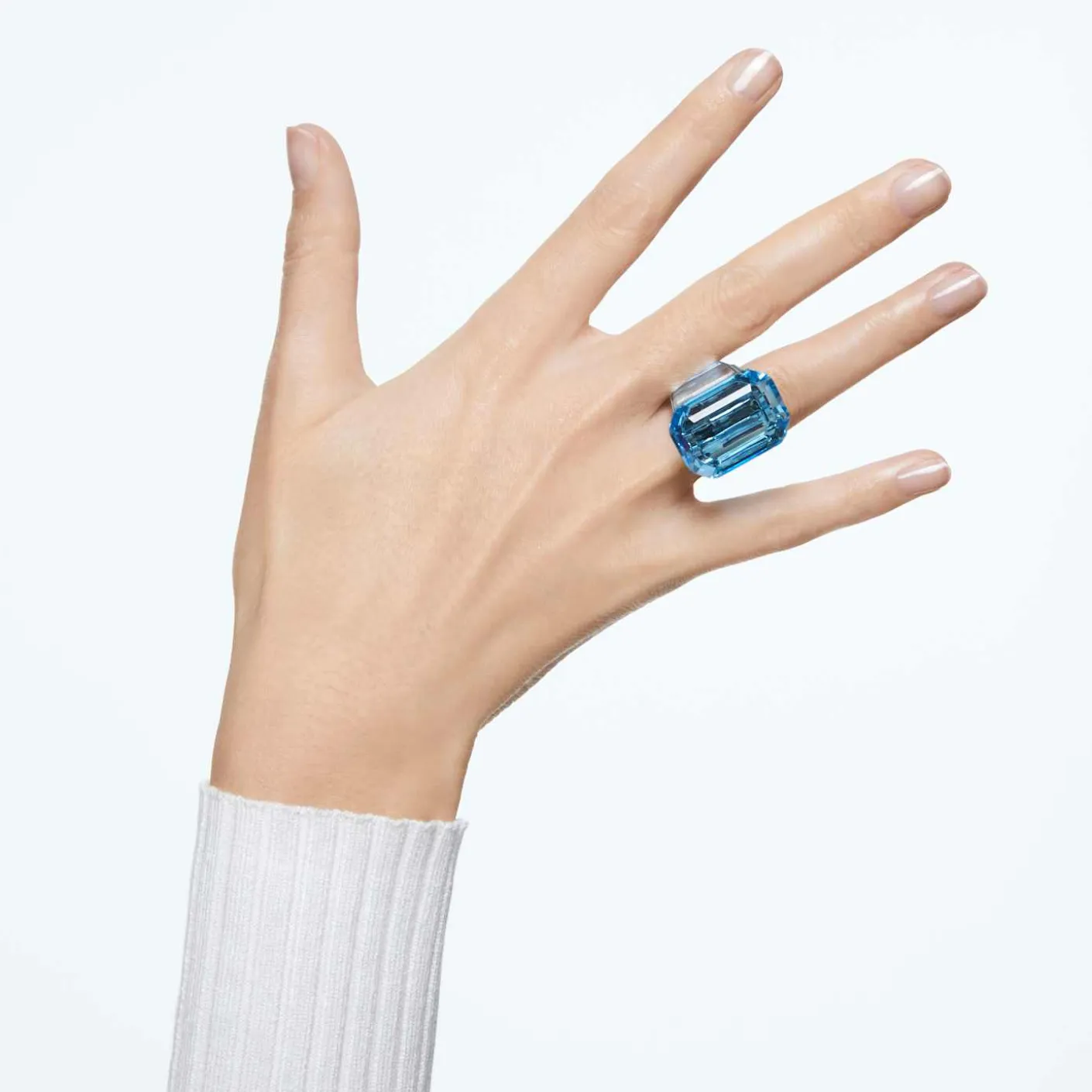 Lucent cocktail ring