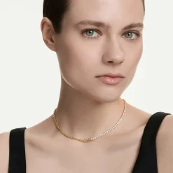 Matrix necklace