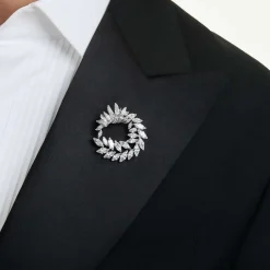 Mesmera brooch