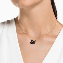 Swan pendant