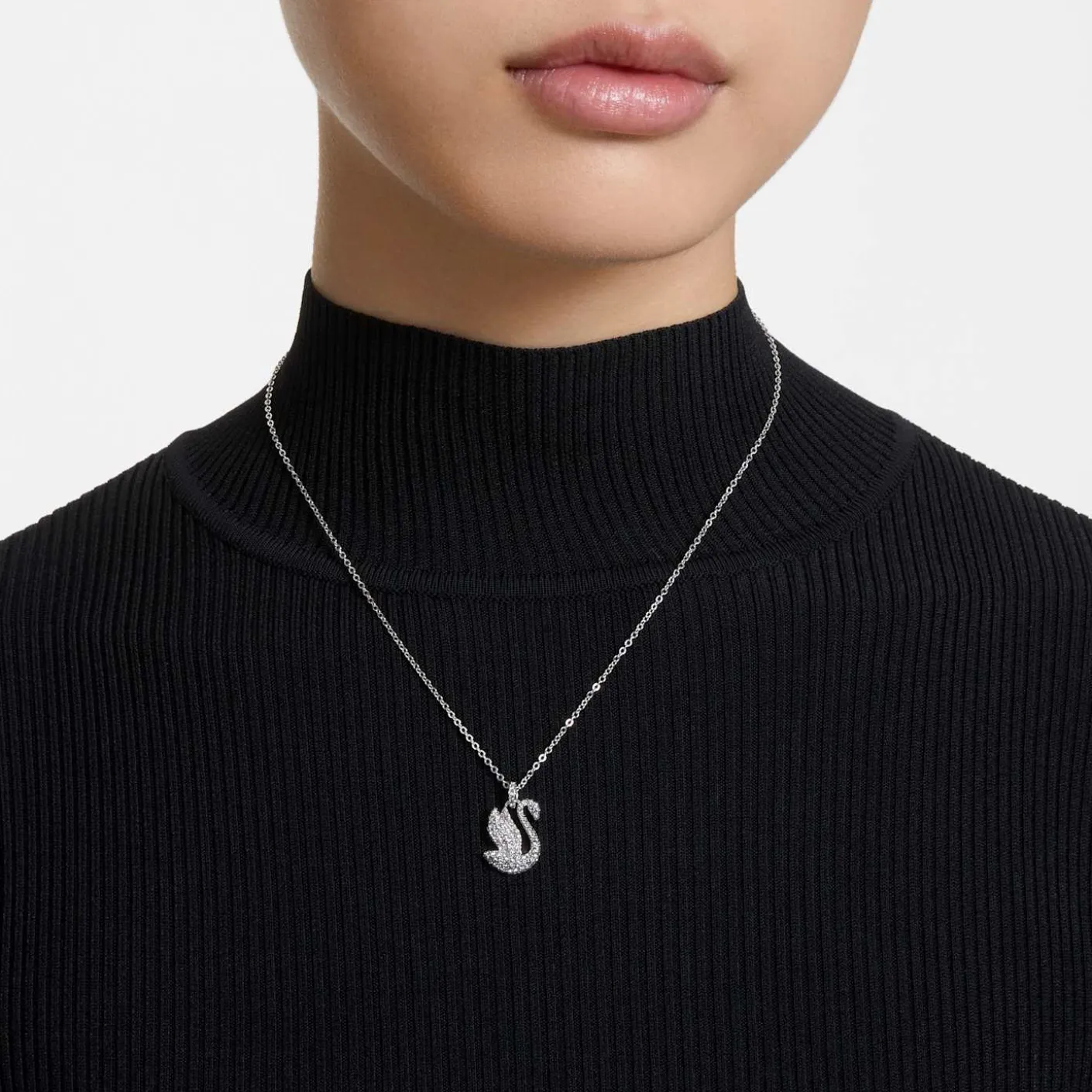 Swan pendant