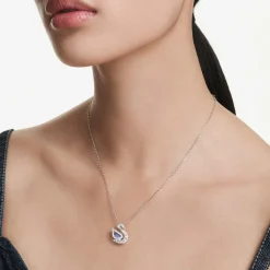 Swan pendant