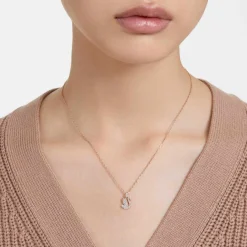 Swan pendant