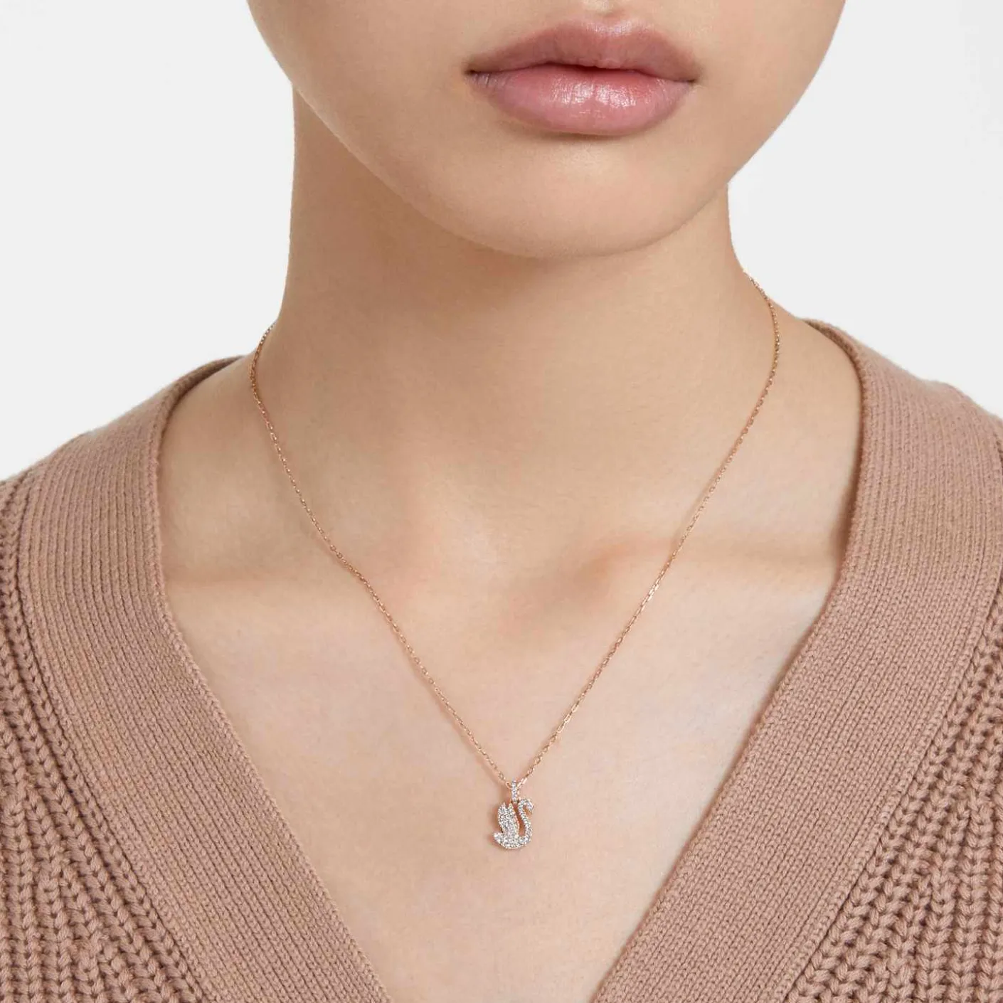 Swan pendant