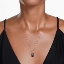 Swan pendant