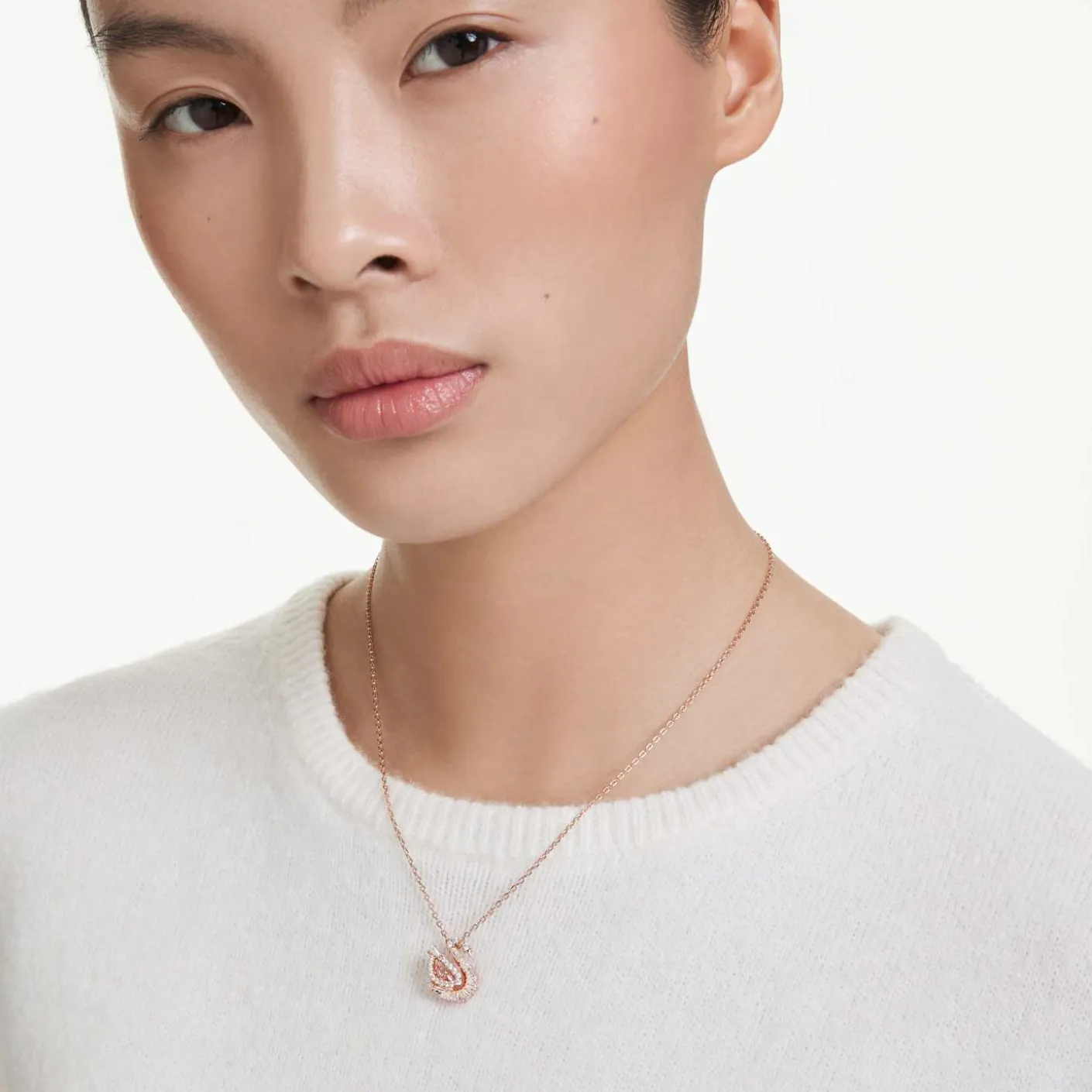 Swan pendant