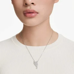 Swan pendant