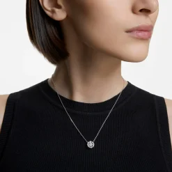 Una necklace
