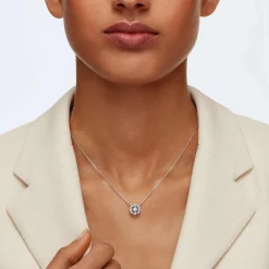 Una necklace